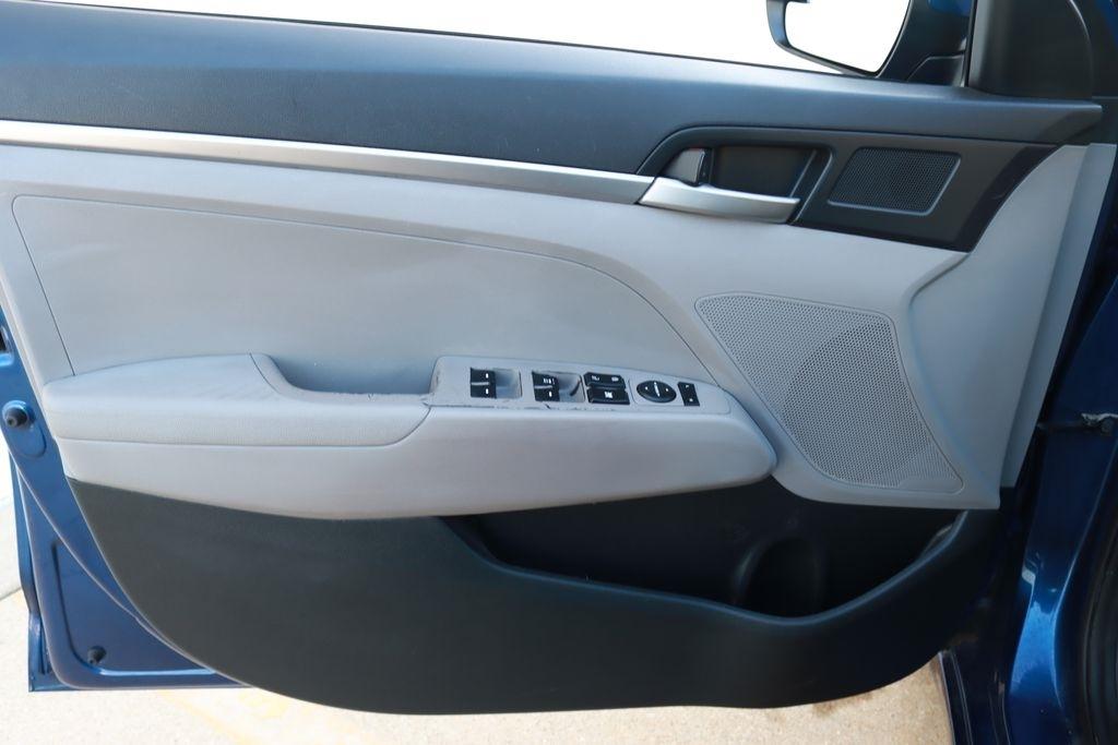 Hyundai Elantra  2019