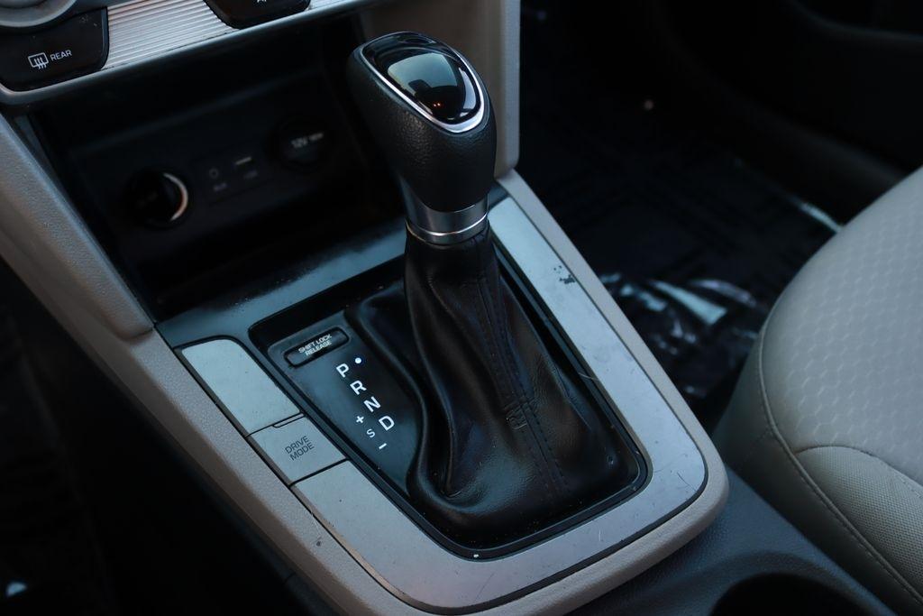 Hyundai Elantra  2019