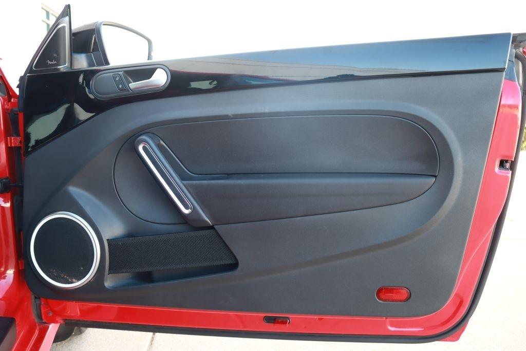 Volkswagen Beetle  2013