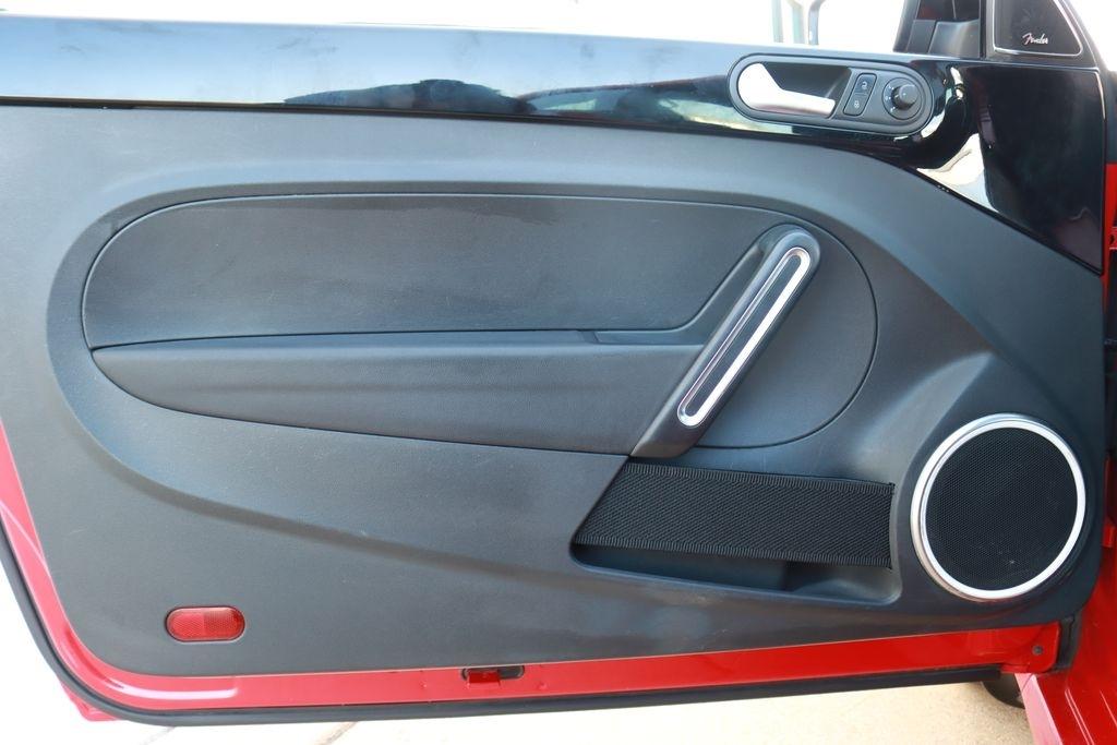 Volkswagen Beetle  2013