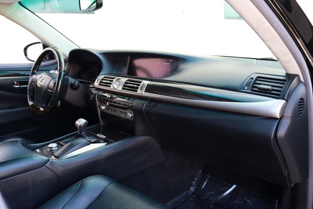 Lexus LS 460  2015