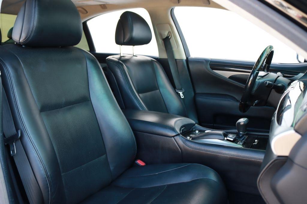 Lexus LS 460  2015
