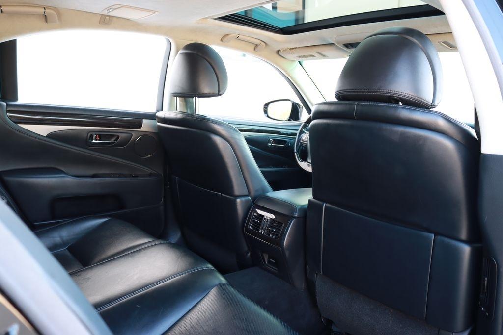 Lexus LS 460  2015