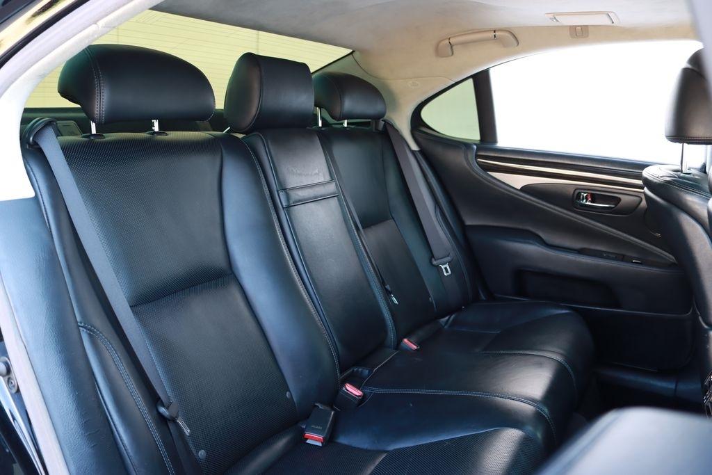 Lexus LS 460  2015