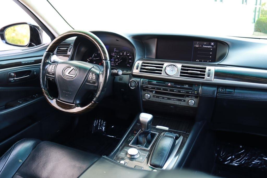 Lexus LS 460  2015