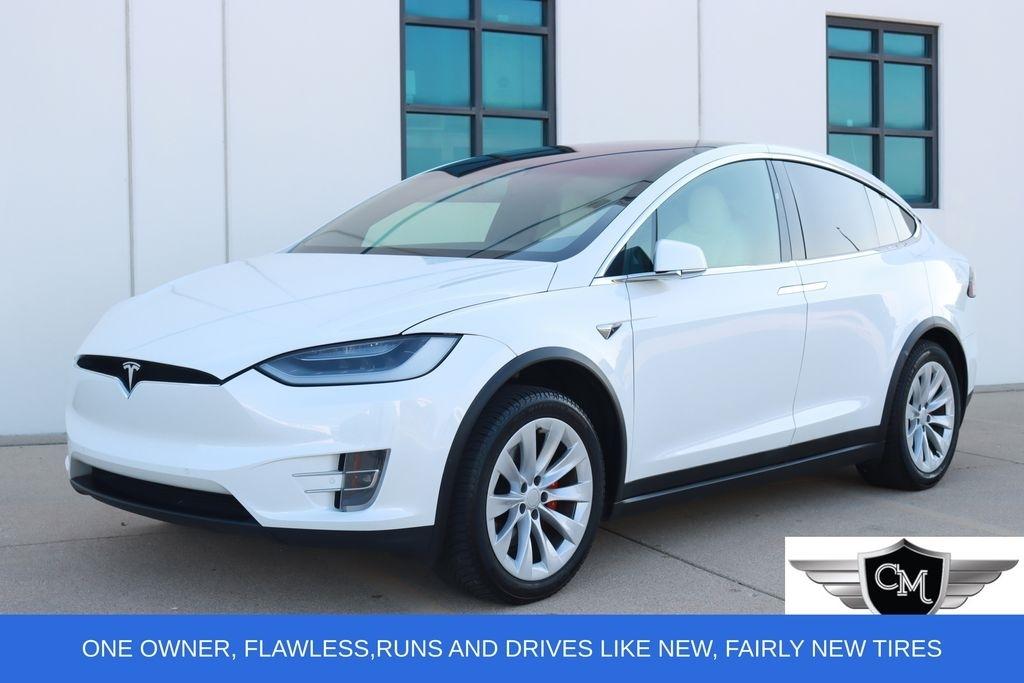 Tesla Model X  2021