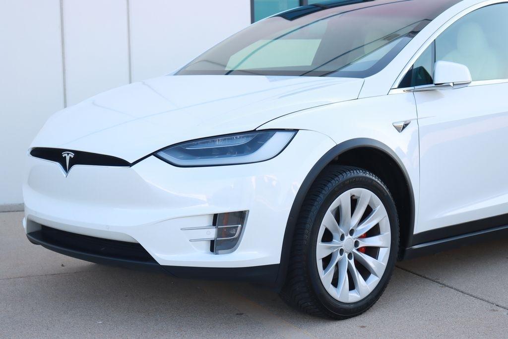 Tesla Model X  2021