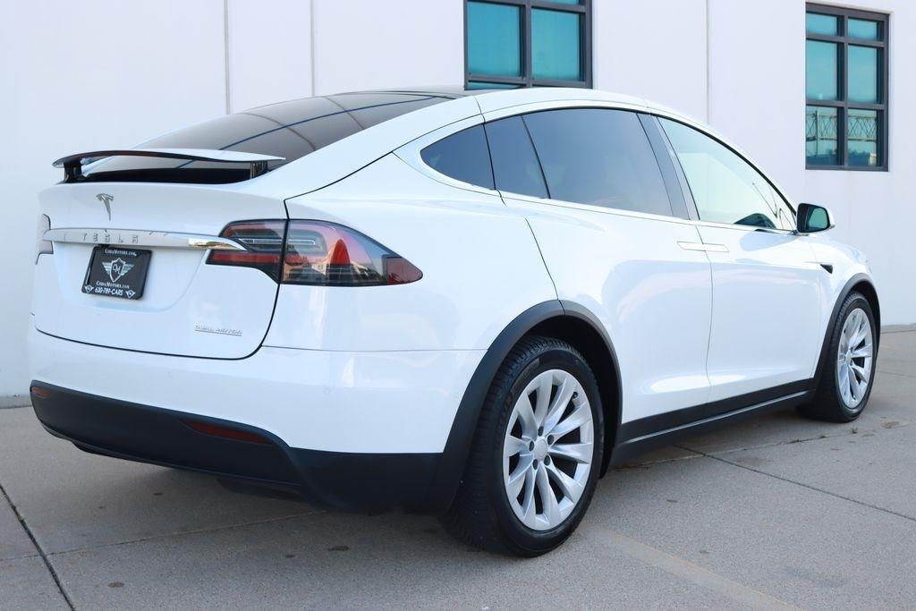 Tesla Model X  2021