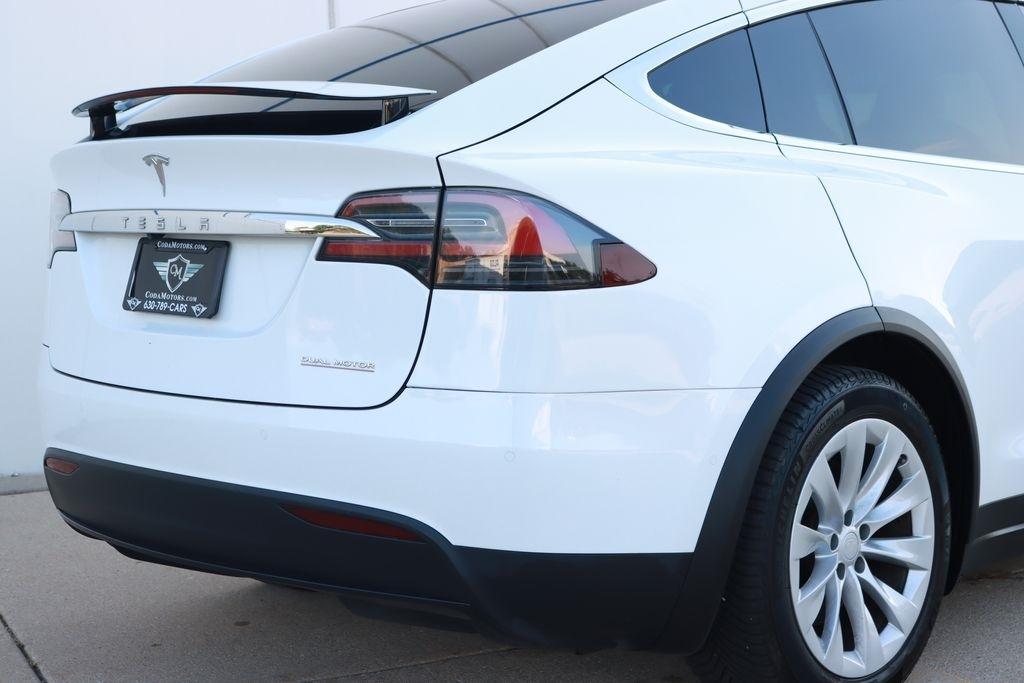 Tesla Model X  2021