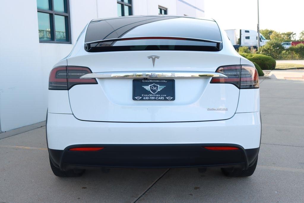 Tesla Model X  2021