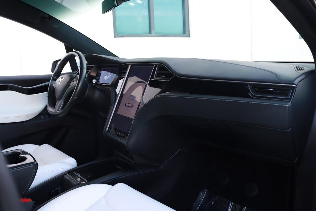 Tesla Model X  2021