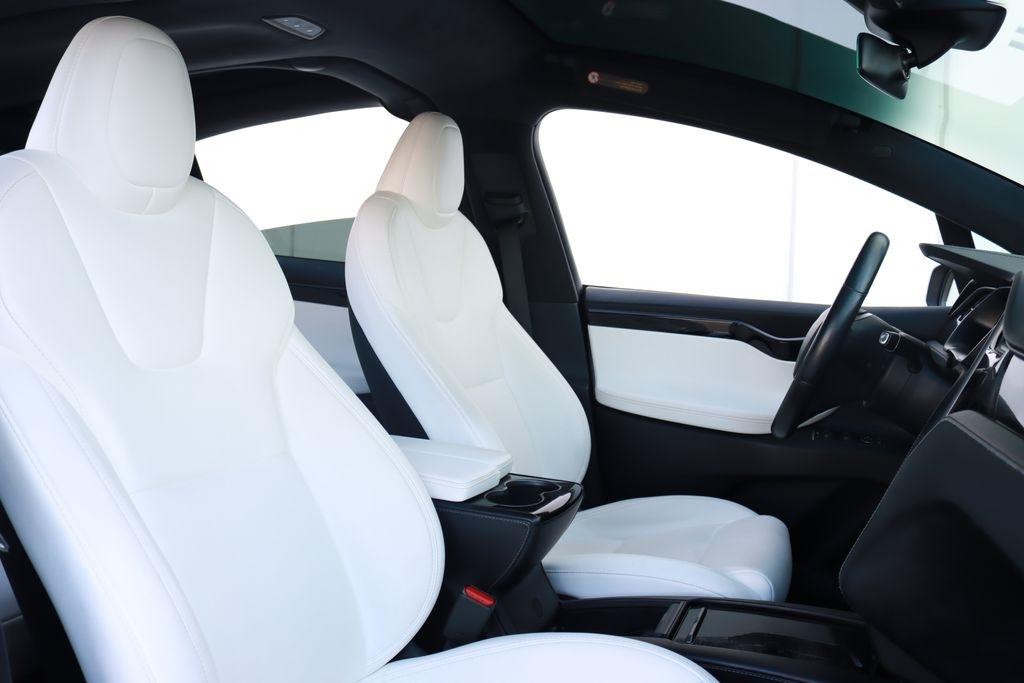 Tesla Model X  2021