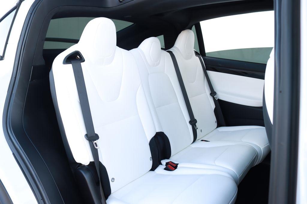 Tesla Model X  2021