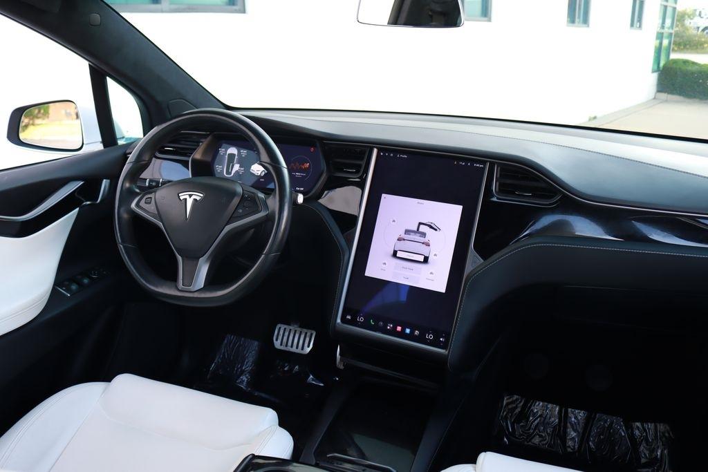 Tesla Model X  2021