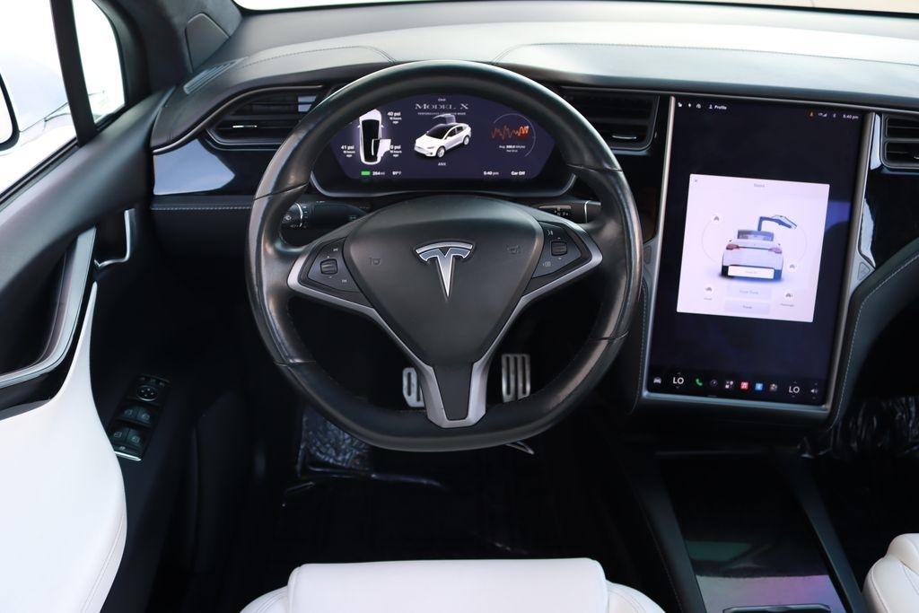 Tesla Model X  2021