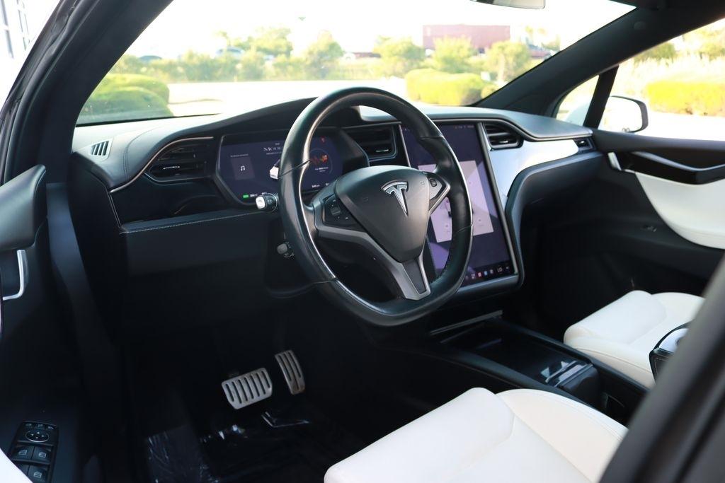 Tesla Model X  2021