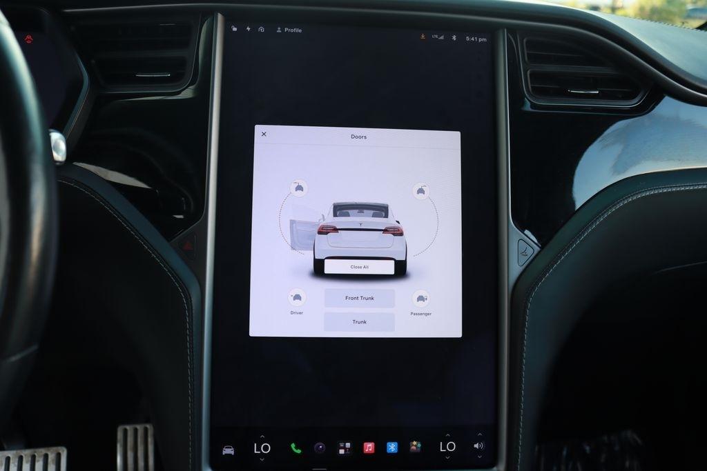 Tesla Model X  2021