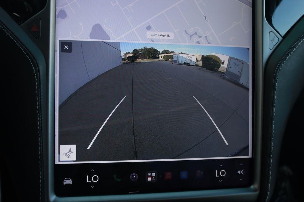 Tesla Model X  2021