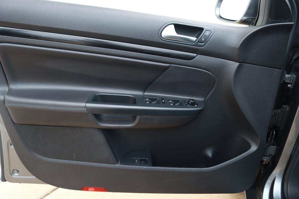 Volkswagen Jetta SportWagen  2012