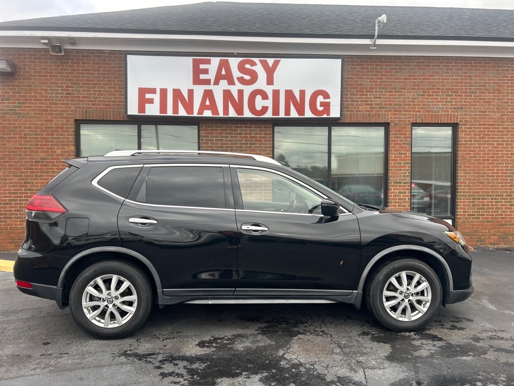 2020 Nissan Rogue SV's photo