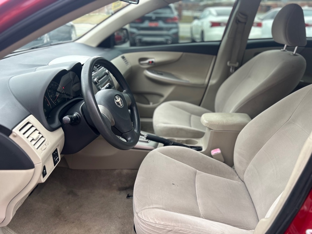 2011 Toyota Corolla LE's photo