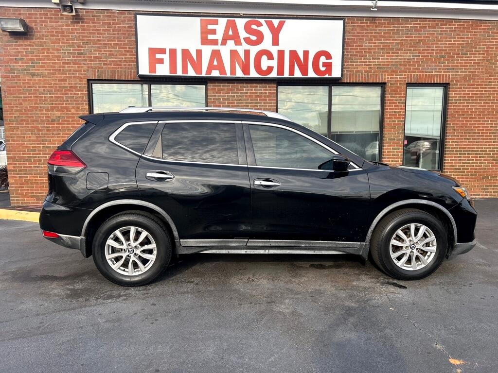 2017 Nissan Rogue SV's photo