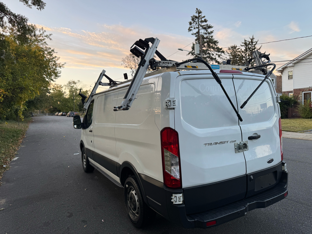 Ford Transit 250 Van Low Roof w/Sliding Pass. 130-in. WB 2017