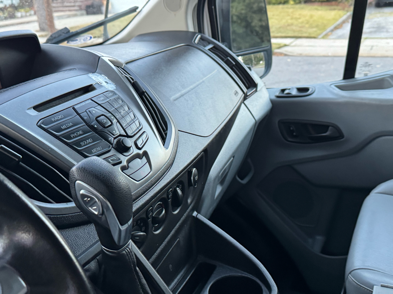 Ford Transit 250 Van Low Roof w/Sliding Pass. 130-in. WB 2017