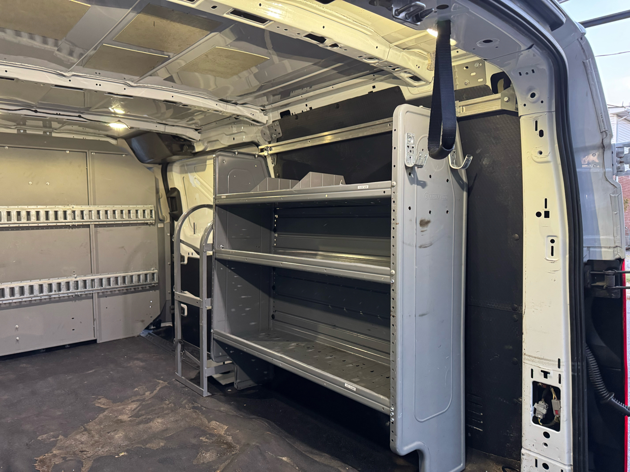 Ford Transit 250 Van Low Roof w/Sliding Pass. 130-in. WB 2017