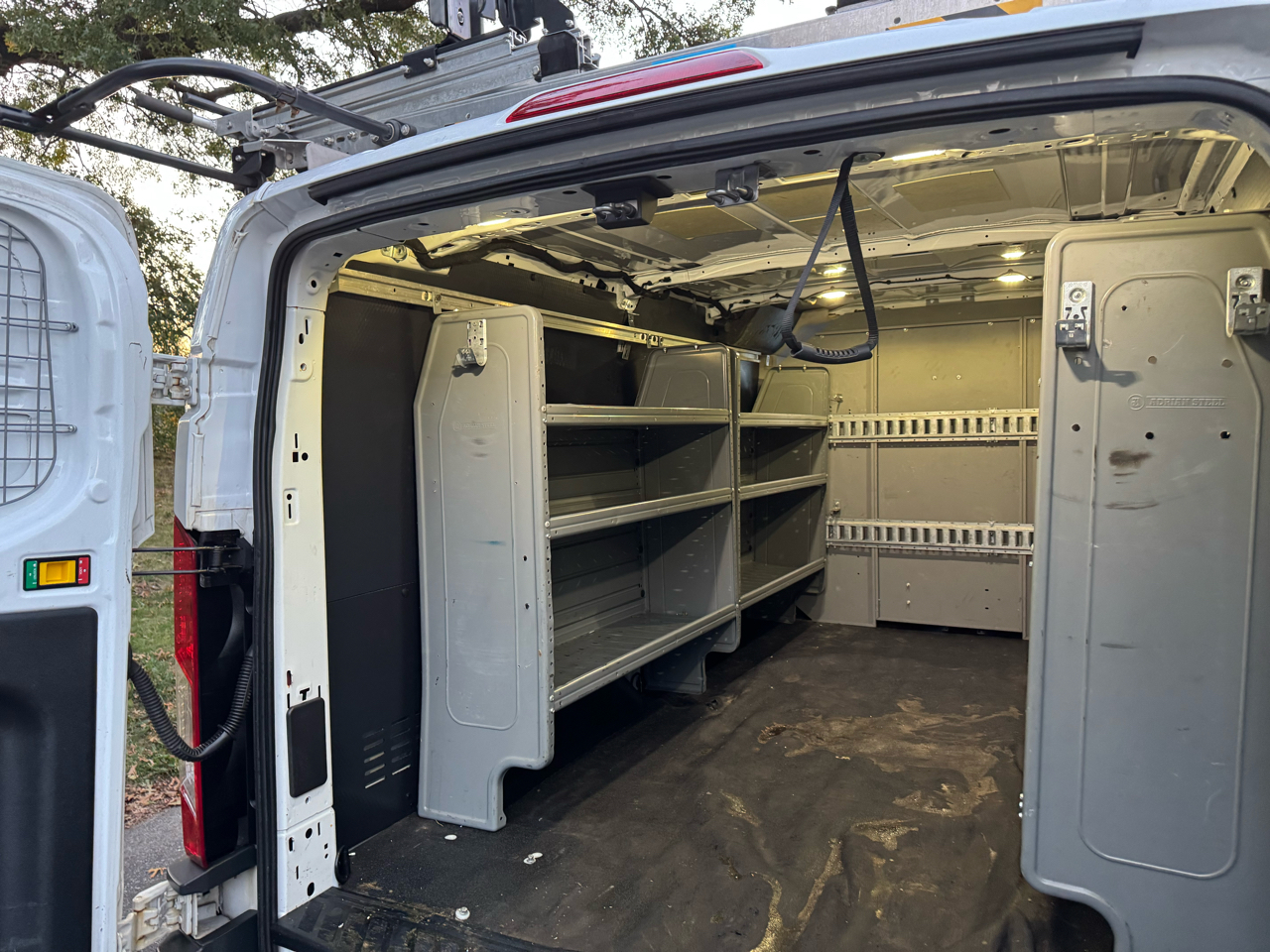 Ford Transit 250 Van Low Roof w/Sliding Pass. 130-in. WB 2017