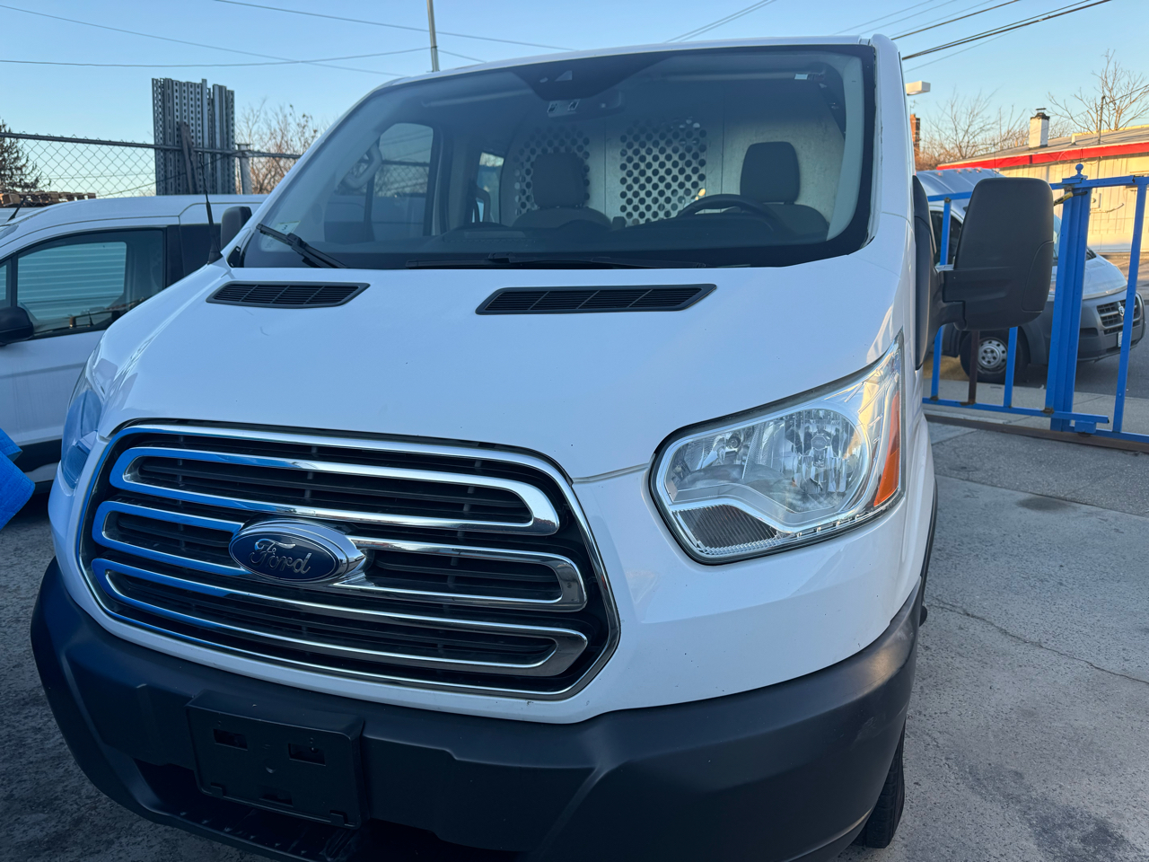 Ford Transit 250 Van Low Roof 60/40 Pass.130-in. WB 2016