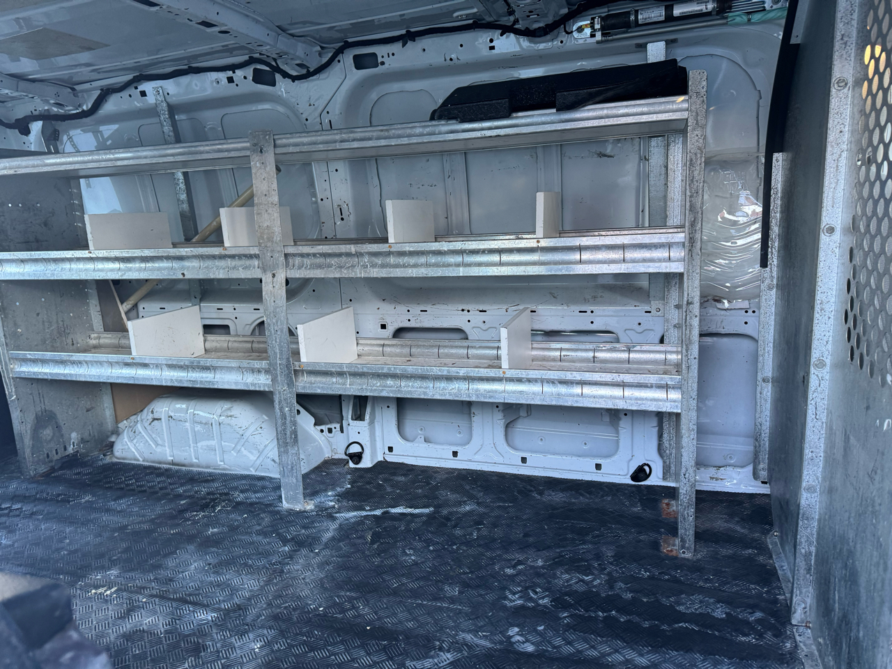 Ford Transit 250 Van Low Roof 60/40 Pass.130-in. WB 2016