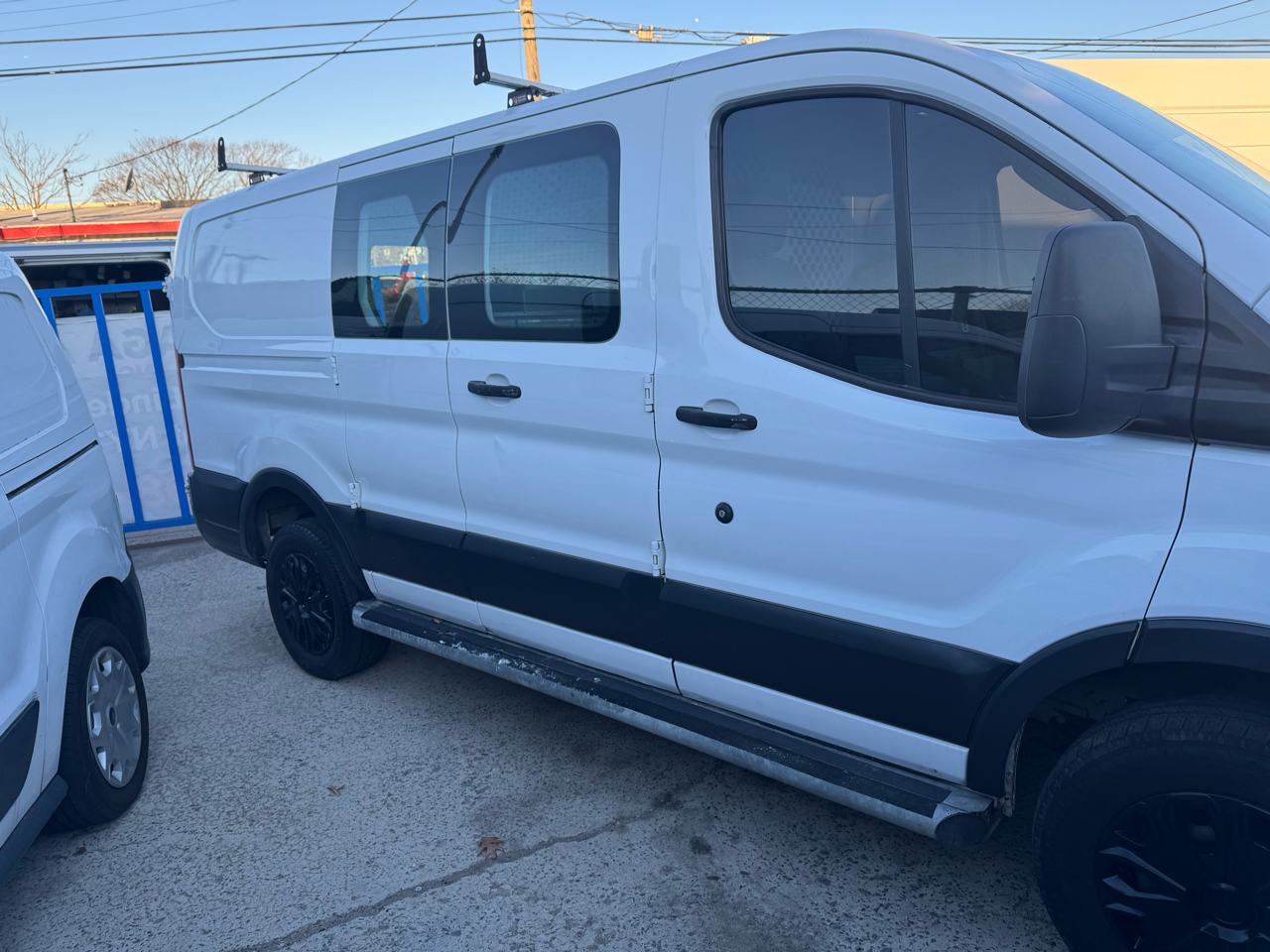Ford Transit 250 Van Low Roof 60/40 Pass.130-in. WB 2016