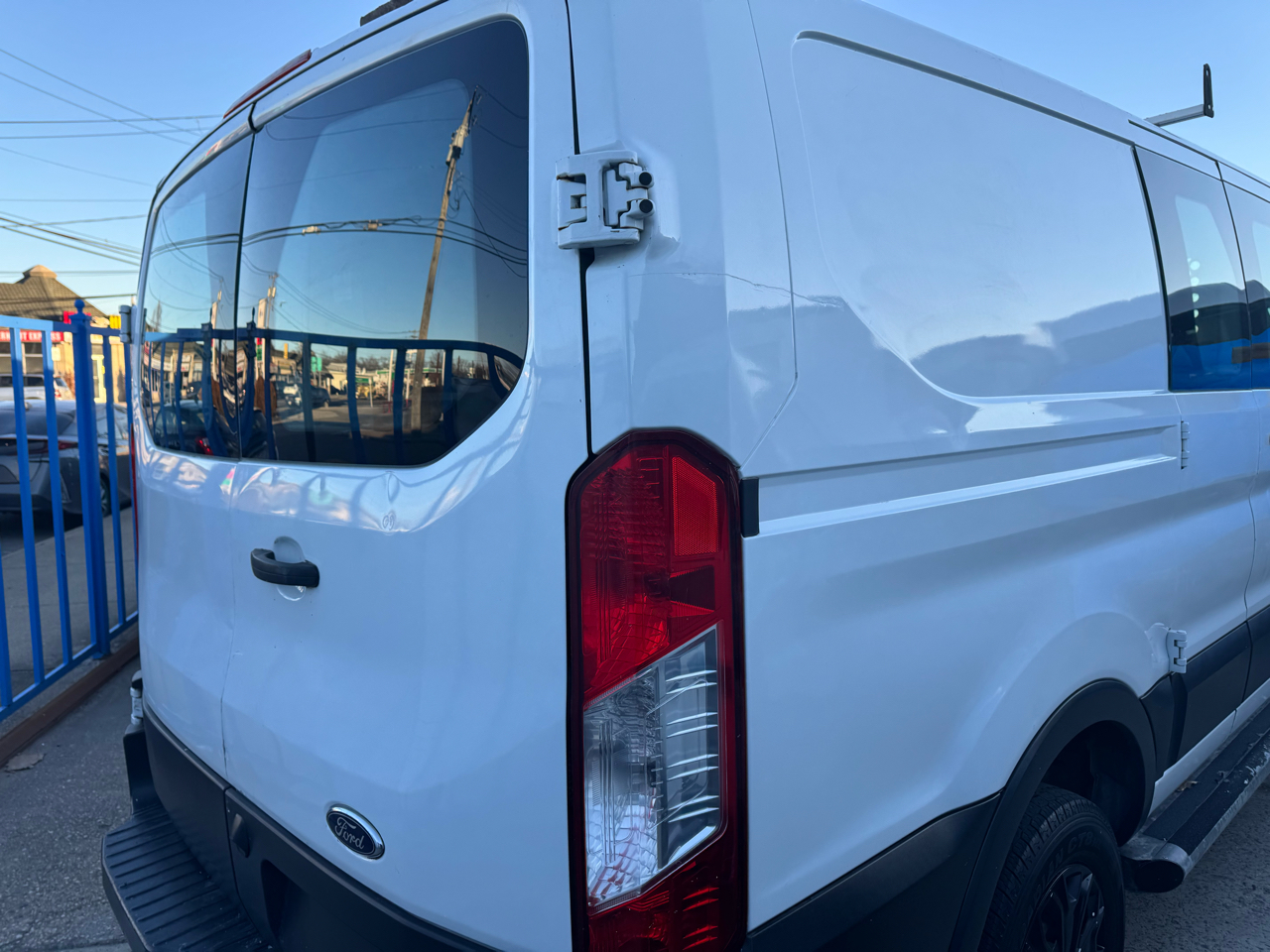Ford Transit 250 Van Low Roof 60/40 Pass.130-in. WB 2016