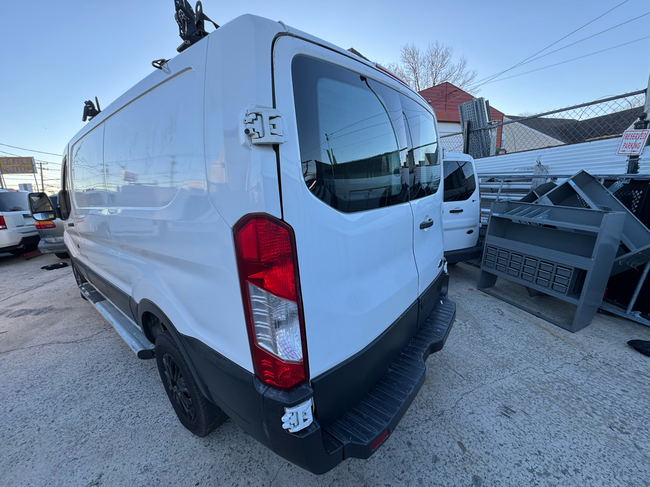 Ford Transit 250 Van Low Roof 60/40 Pass.130-in. WB 2016