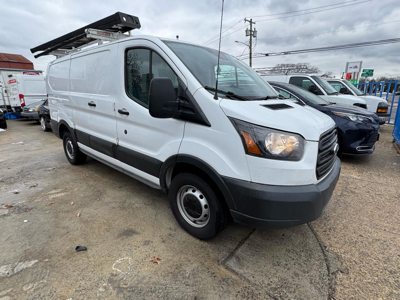 Ford Transit 250 Van Low Roof 60/40 Pass.130-in. WB 2017