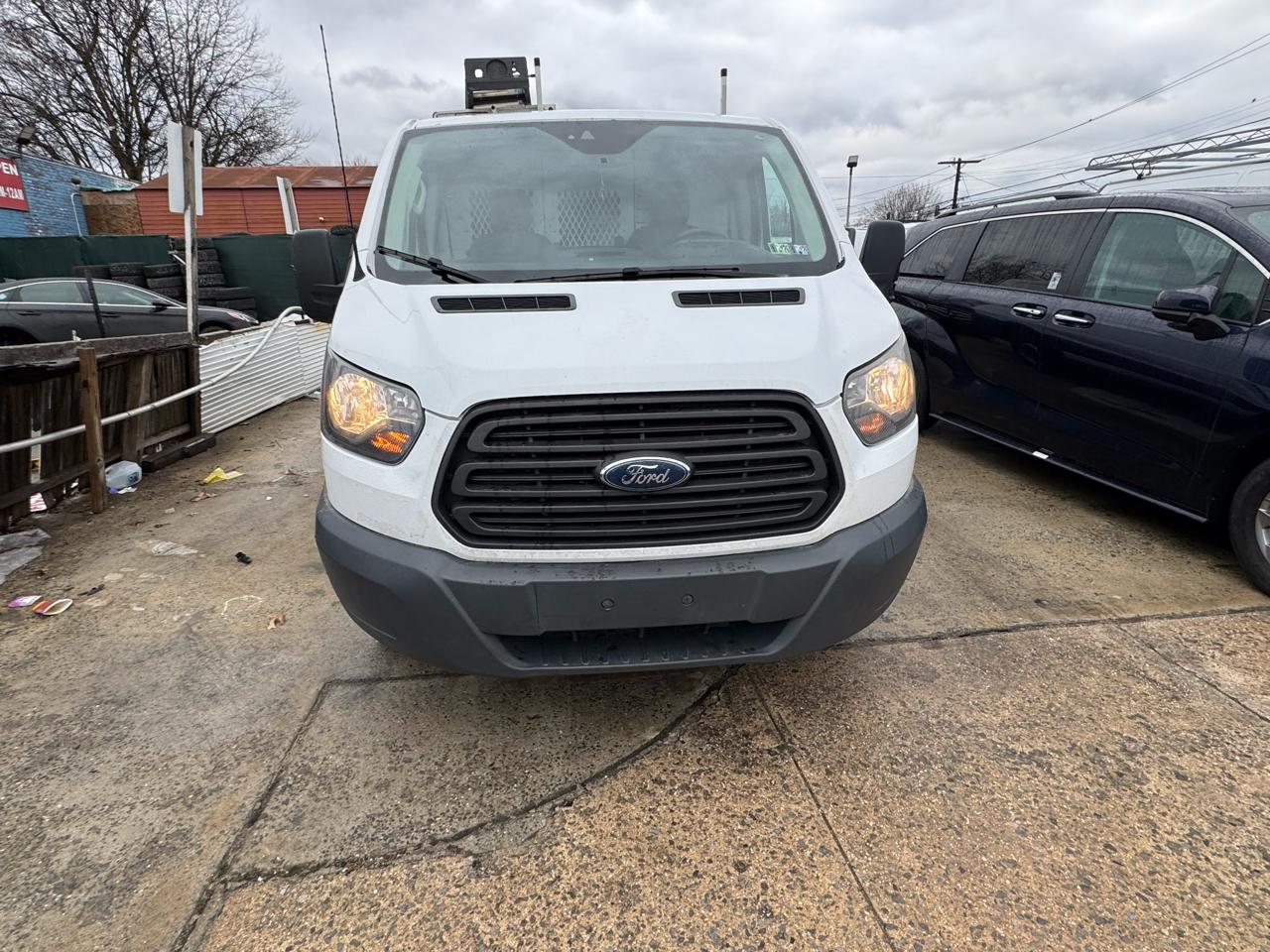 Ford Transit 250 Van Low Roof 60/40 Pass.130-in. WB 2017