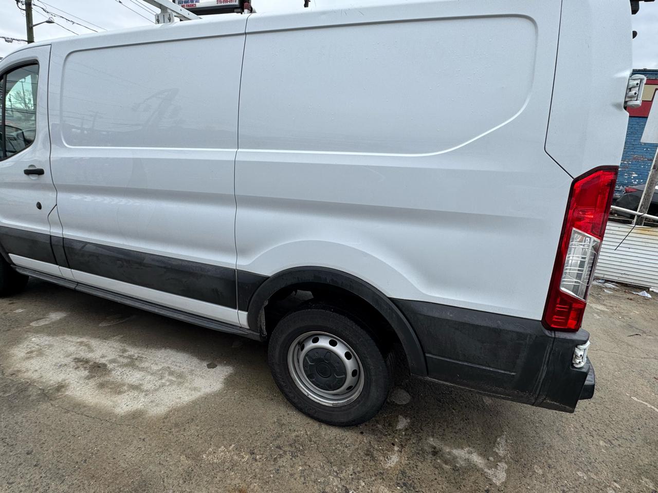 Ford Transit 250 Van Low Roof 60/40 Pass.130-in. WB 2017