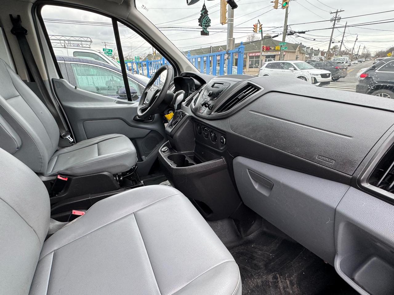 Ford Transit 250 Van Low Roof 60/40 Pass.130-in. WB 2017