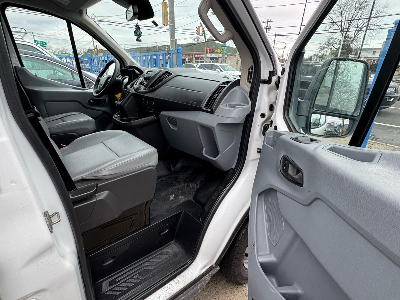 Ford Transit 250 Van Low Roof 60/40 Pass.130-in. WB 2017