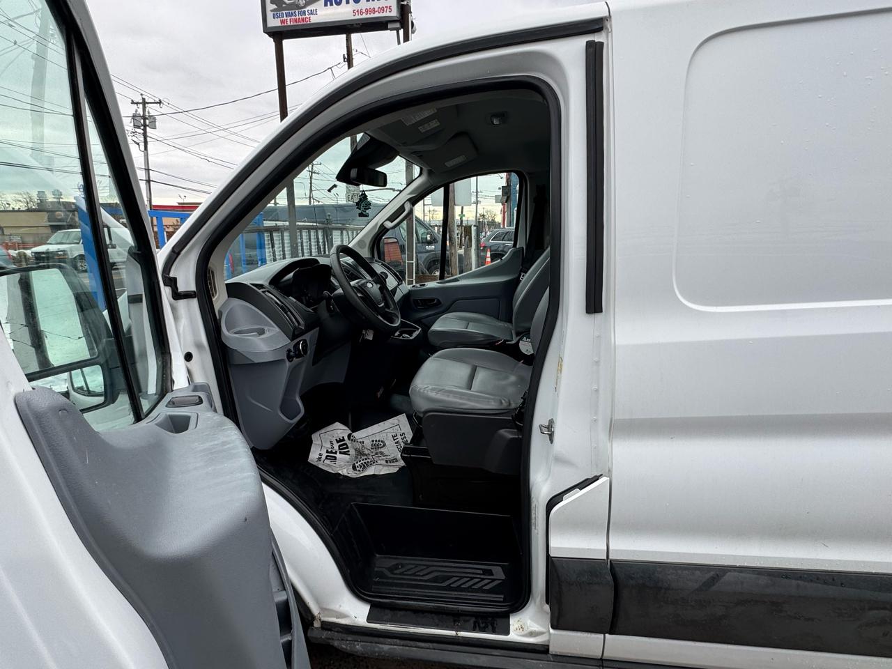 Ford Transit 250 Van Low Roof 60/40 Pass.130-in. WB 2017