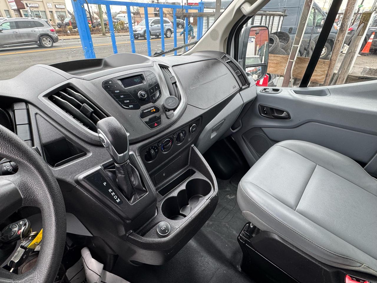 Ford Transit 250 Van Low Roof 60/40 Pass.130-in. WB 2017