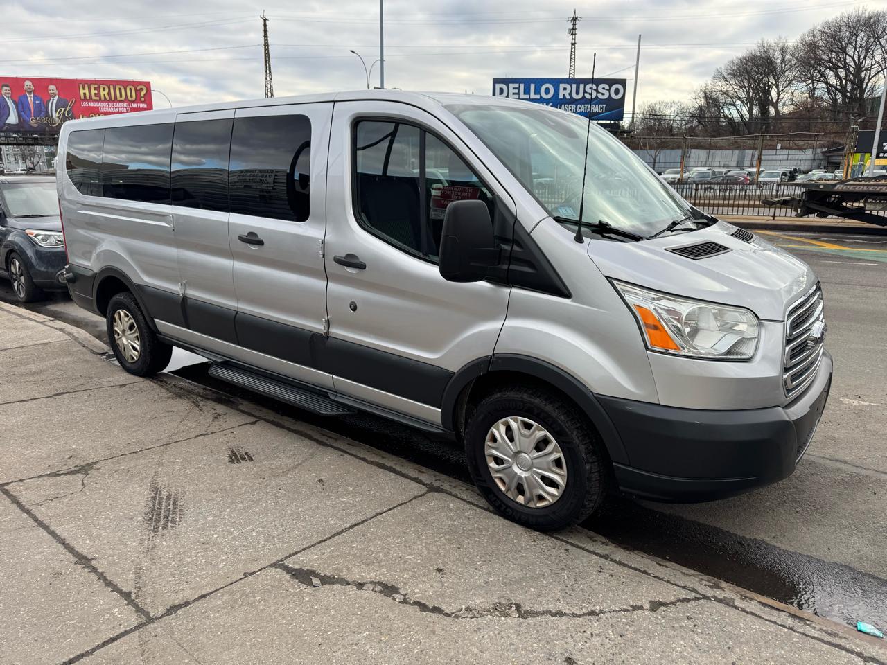 Ford Transit 350 Wagon Low Roof XLT 60/40 Pass. 148-in. WB 2015