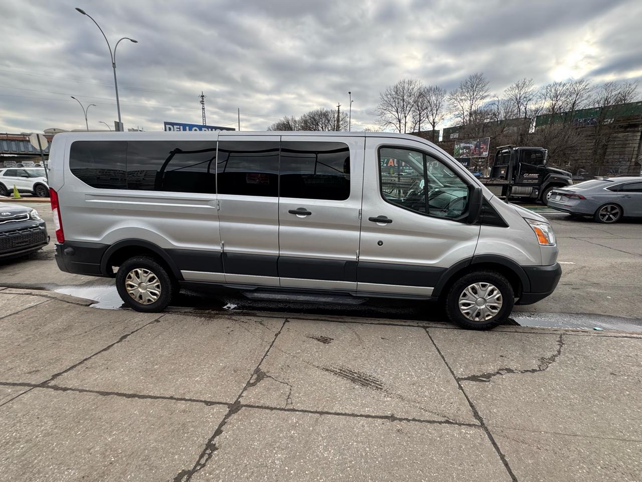 Ford Transit 350 Wagon Low Roof XLT 60/40 Pass. 148-in. WB 2015