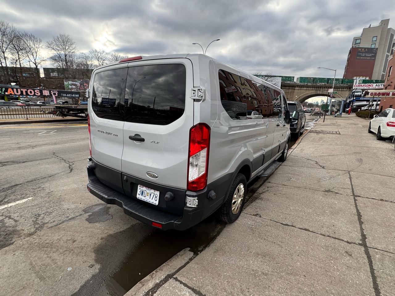 Ford Transit 350 Wagon Low Roof XLT 60/40 Pass. 148-in. WB 2015