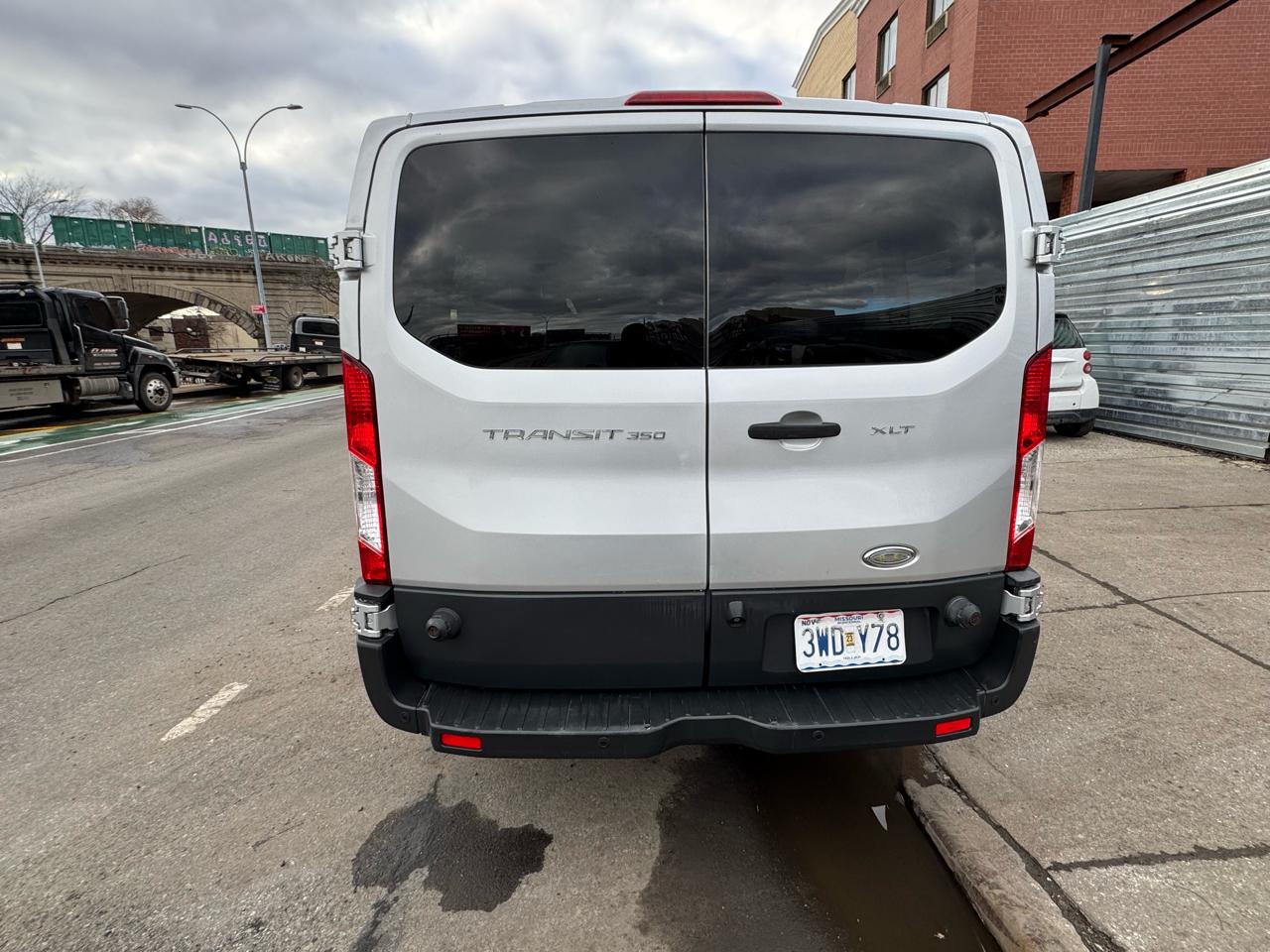 Ford Transit 350 Wagon Low Roof XLT 60/40 Pass. 148-in. WB 2015