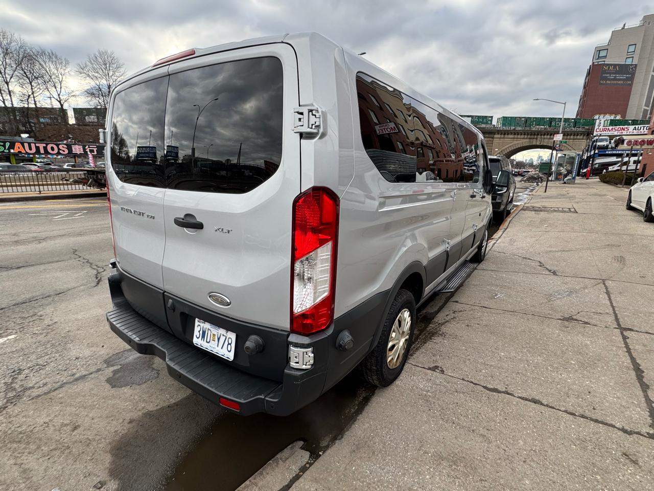 Ford Transit 350 Wagon Low Roof XLT 60/40 Pass. 148-in. WB 2015