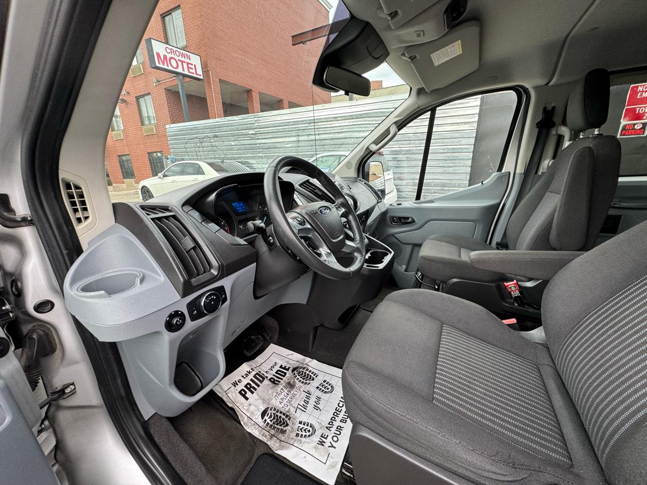 Ford Transit 350 Wagon Low Roof XLT 60/40 Pass. 148-in. WB 2015