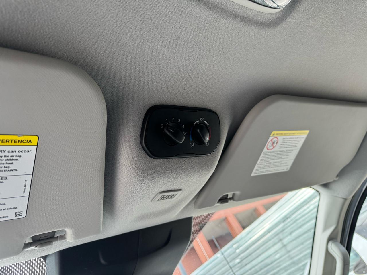 Ford Transit 350 Wagon Low Roof XLT 60/40 Pass. 148-in. WB 2015