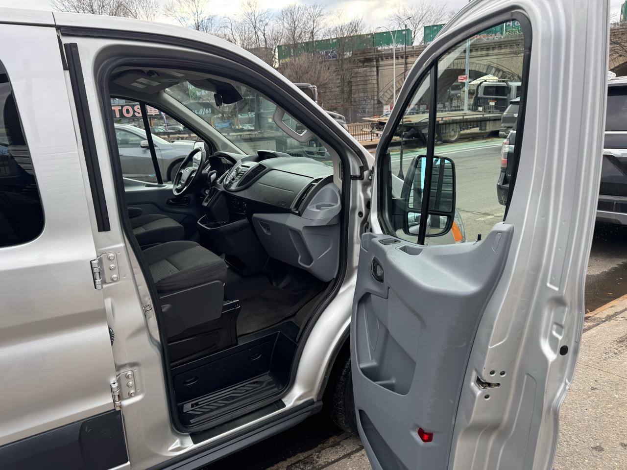 Ford Transit 350 Wagon Low Roof XLT 60/40 Pass. 148-in. WB 2015